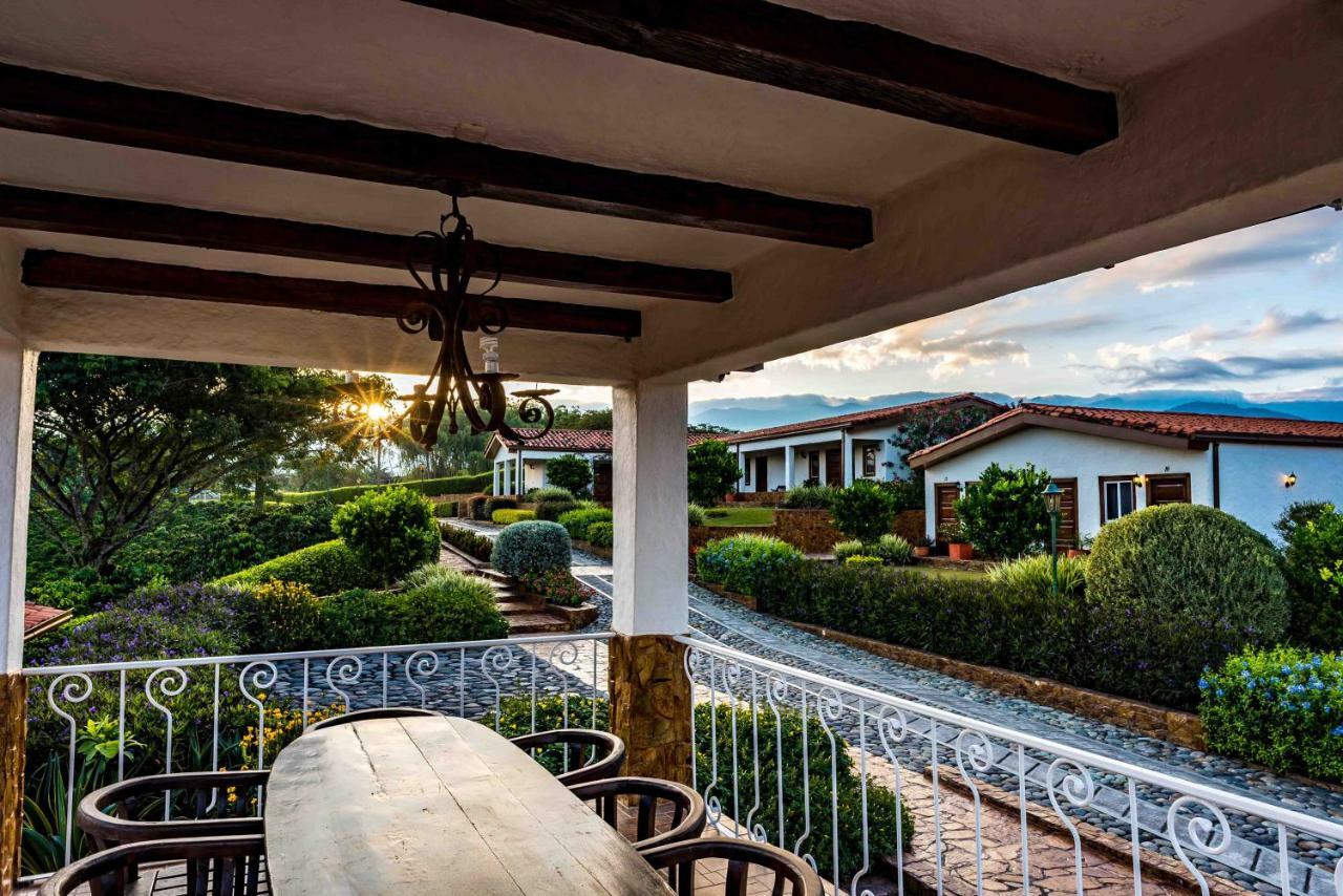 Hotel Estrella Del Monte Armenia  Exterior foto